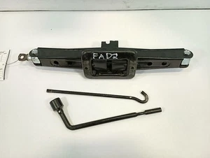 2011-21 SORENTO Spare Tire Jack With Tools (11822697 - Picture 1 of 12