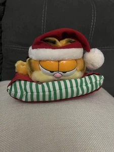 VINTAGE GARFIELD  PLUSH WITH SANTA HAT SLEEPING ON PILLOW CHRISTMAS 1981 NWT - Picture 1 of 5