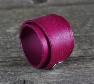 Violettes Lederarmband, Damenmanschette, Herrenarmband, Lederaccessoires. - Bild 1 von 9