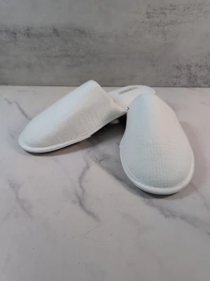 Victoria's Secret Quilted Closed Toe Slippers Coconut White Size L 9/10 NEW - Image 1 of 4