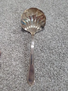 WILLIAM ROGERS SCALLOPED LADLE SILVERPLATE ~ 7", Original Rogers - Picture 1 of 5