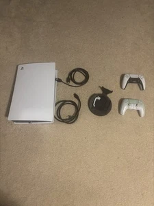 PS5 disk and digital version - Picture 1 of 8