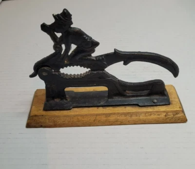 Vintage Cast Iron Nut Cracker Pixie Elf Man(UU-31-M-5) - Image 1 of 4
