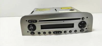 Radio/reproductor de CD/reproductor de DVD/navegación UST46950 Alfa Romeo 147 2001 Foto 1 de 4