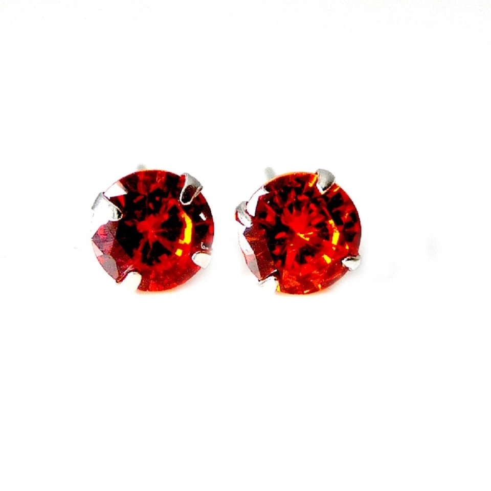 Orecchini Punto Luce Solitario In Argento 925 Pietra Zircone 5 mm Colore RubyRed - Immagine 1 di 1
