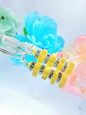 Collar de plata colgante de vidrio de mar esmerilado amarillo 18", estrás de cristal Foto 1 de 3