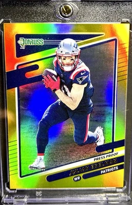 JULIAN EDELMAN RARE GOLD REFRACTOR INVESTMENT CARD SP NEW ENGLAND PATRIOTS - Image 1 of 2