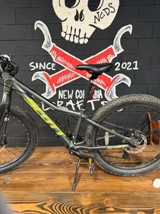 2021 Scott Roxter 20" Wheel  8 Speed Kids Mountain Bike Retail (IN BOX) - Picture 1 of 2