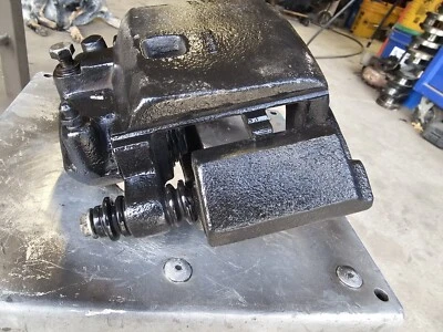 01.5-02 Dodge Ram 2500/3500 5.9L Cummins eje trasero frenos de disco pinzas DANA 80 Foto 1 de 4