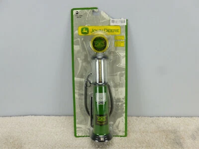 NEW JOHN DEERE 1920'S STYLE GAS PUMP REPLICA DIE-CAST PIECE GEARBOX 2006 - Image 1 of 2