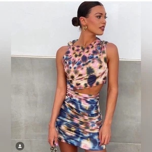 Neu mit Etikett NEU Zara drapiertes tailliertes Batik ausgeschnittenes Minikleid - Party Abend Medium - Bild 1 von 7