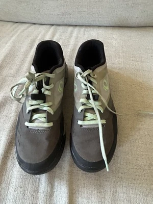 Pearl Izumi talla 41 EU “Lanzamiento” zapatos de bicicleta con clip con cordones Foto 1 de 4