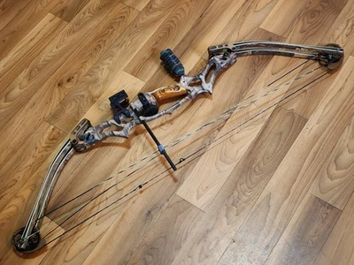 Hoyt ProTec XT3000 75th Anniversary Compound Bow RH 29.5-32" 60-70lb Cam&1/2  - Image 1 of 4