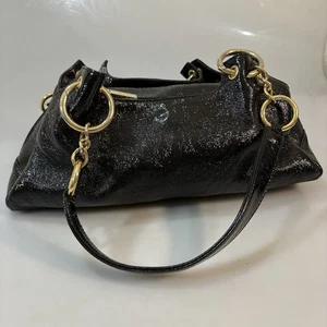 Bolso de hombro Hobo International negro charol arrugado - Imagen 1 de 11