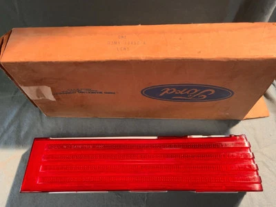NOS 1975-78 RH MERCURY/ MARQUIS/BROUGHAM TAILLIGHT LAMP LENS D5MY-13450-A - Image 1 of 4