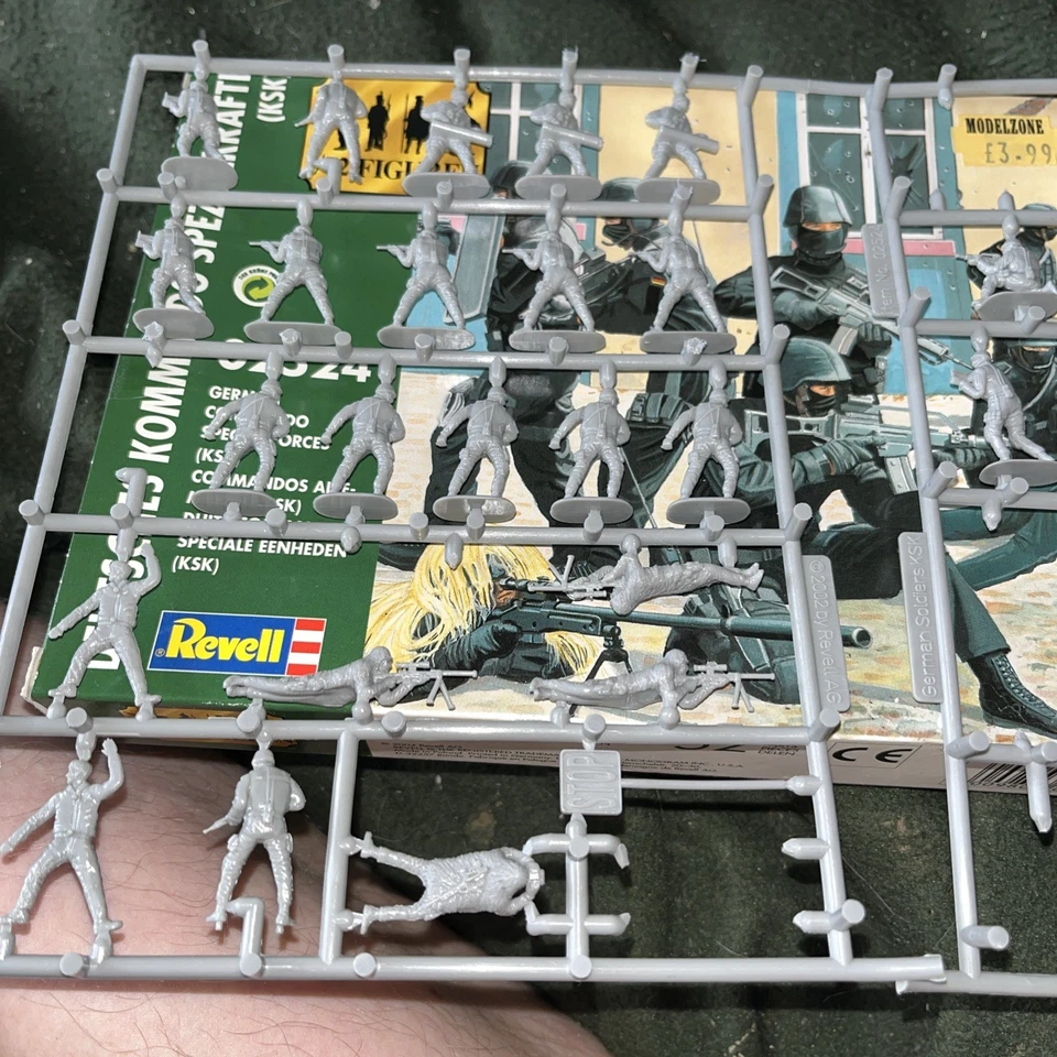 Vintage Revell 02524 German Commando Special Forces KSK 1;72 Plastic Figures NEW - Image 1 of 3