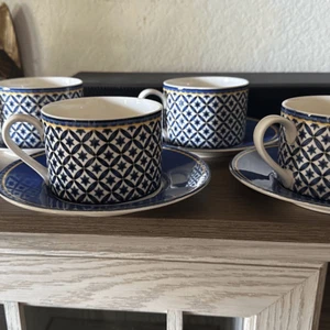 Casual Victoria Beale Williamsburg Set of 4 teacup and saucer Blue fine porcelai - Picture 1 of 5
