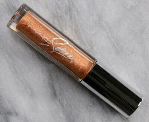 NIB MAC x SELENA LA REINA (HEY DAD PIZZA!) LIPGLASS GLOD GLITTER GLOSS LE 💝 - Picture 1 of 2