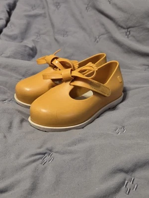 Mini Melissa Clásica Mary Jane (Niño Pequeño) Talla 9 Amarillo Mostaza Preppy Boho Foto 1 de 4