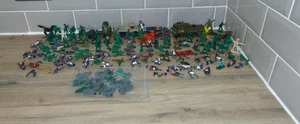 Soldatini giocattolo plastica vintage e veicoli militari pressofusi *più danneggiati* - Foto 1 di 19
