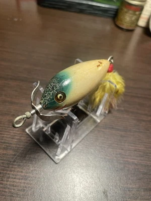 Señuelo de pesca de madera vintage Heddon Bucktail Surface Minnow 400 Skull Cap Foto 1 de 4