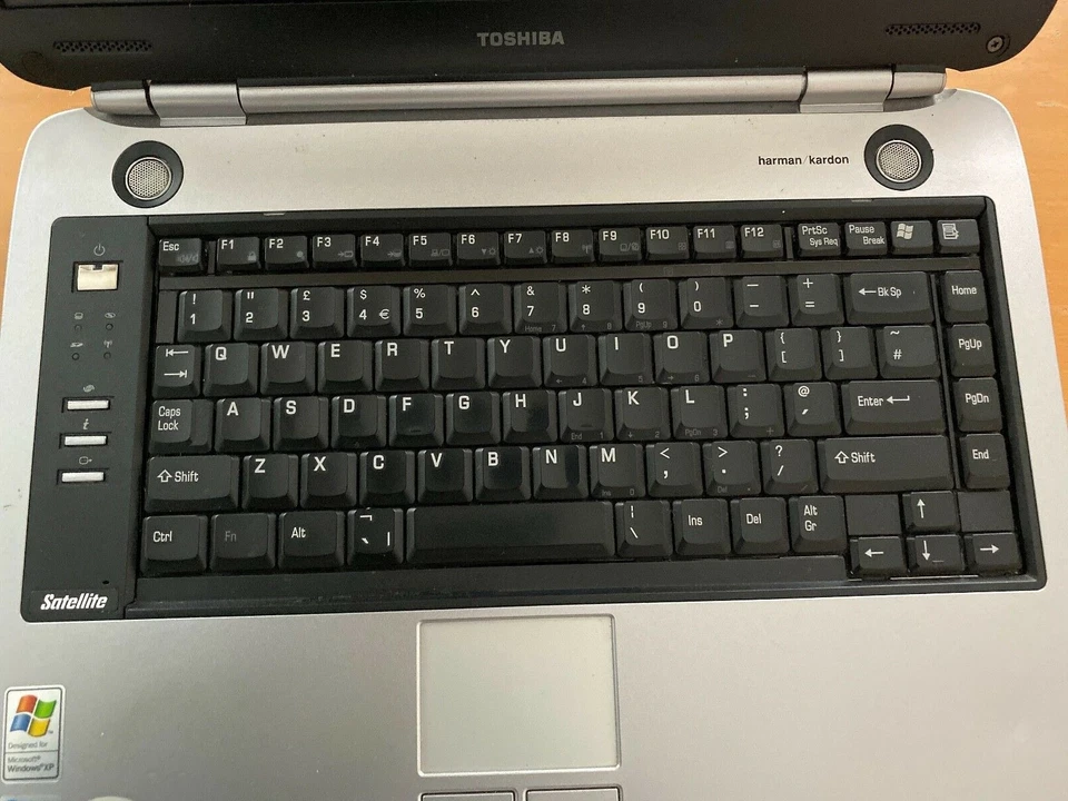 Toshiba Satellite M30 Laptop with 15.4-Inch Screen and 512MB RAM - Image 1 of 4