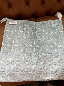 Frontgate Eliana Pillow Covers - Picture 1 of 3