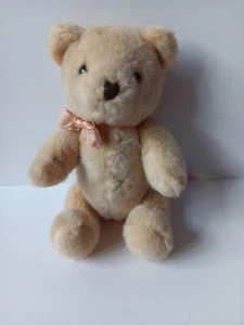 Çlaire Burke hellbraun Teddybär Gelenke Plüschtier Stofftier mit Pfirsichschleife - Bild 1 von 8