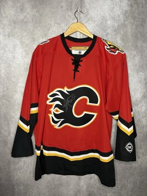 Camiseta masculina de hóquei vintage Calgary Flames NHL KOHO assinada tamanho grande - Imagem 1 de 4
