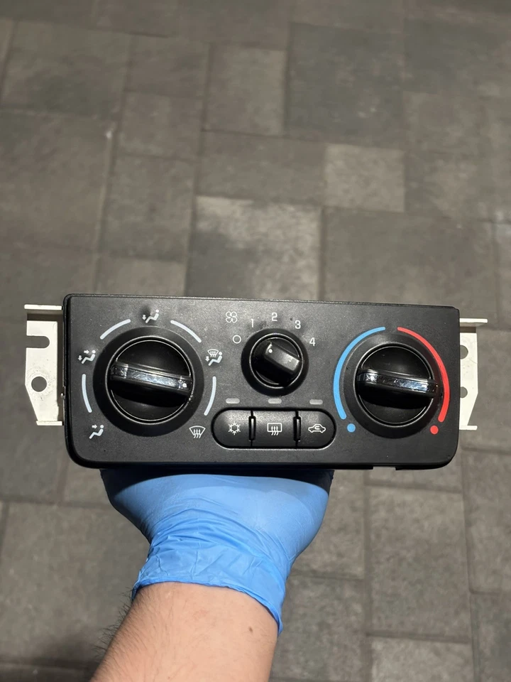 2005-2010 Chevrolet Cobalt Pontiac G5 Aquecedor A/C Controle Climático 15890411 Fabricante de Equipamento Original - Imagem 1 de 4
