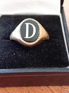 HERRENRING 9 KT 375 GOLD ONYX MIT DEM BUCHSTABEN D. - Bild 1 von 4