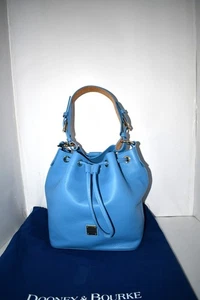 Bolso cubo de hombro Dooney & Bourke Lucca de cuero con cordón en azul #BLUCA2314 - Imagen 1 de 5