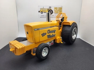 Tractor de juguete agrícola de tracción personalizado Ertl John Deere 5010 escala 1/16 tractor Ntpa  Foto 1 de 2