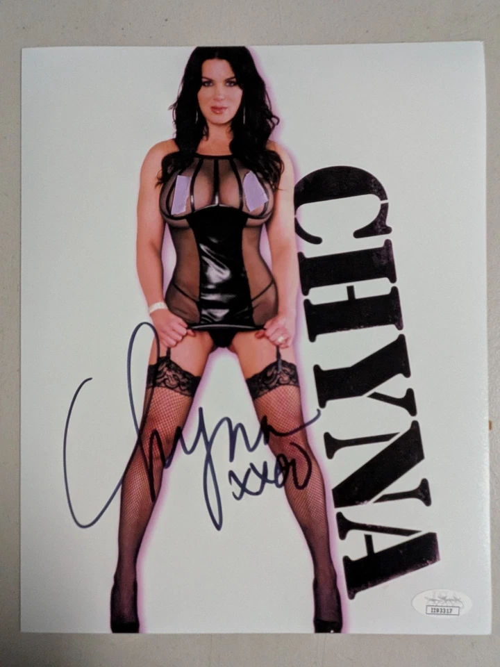 Foto firmada por CHYNA 8x10 WWF WWE luchador diva autógrafo fallecido 2016 certificado de autenticidad JSA Foto 1 de 1