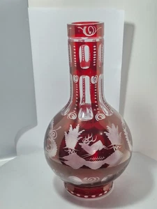 Vintage Bohemian Egermann Ruby Red Cut to Clear Glass Vase Etched Stag Scene - Foto 1 di 11