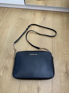 Michael Kors Jet Set Travel Black Leather Shoulder Bag With Gold -Tone Hardware - Picture 1 of 24