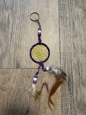 Chaveiro vintage roxo apanhador de sonhos com penas e miçangas feito à mão - Imagem 1 de 4