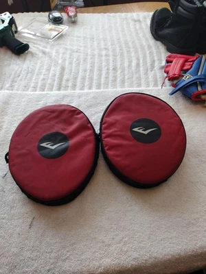 Everlast Boxing MMA Punch Mitts Model 4316t Martial Arts  - Image 1 of 4