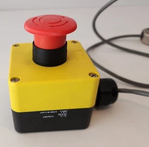 Idec HW1X-BV402-R E-Stop - Picture 1 of 3