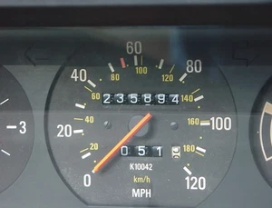 Volvo 240 Instrument Cluster K10042 1989 DL SEDAN  235,894  Miles.  Nice Look. - Picture 1 of 10