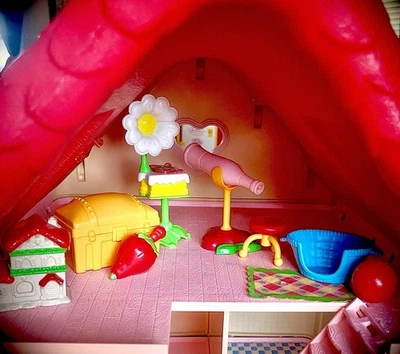 Muebles de habitación divertidos de lujo ático feliz hogar bayas pastel corto fresa vintage Foto 1 de 4