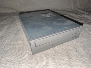 TEAC CD-532E / 1977049B-67/ CD-ROM Drive - Picture 1 of 3