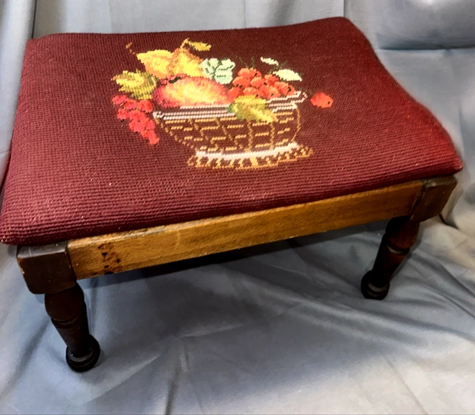 De colección Punto de Cruz Granate Floral Reposapiés Taburete Flor Pequeño 14x10x10 Pulgadas Foto 1 de 4