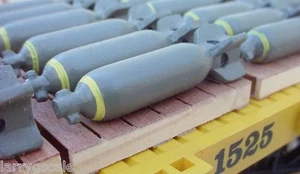 Bomb Miniatures (10) stile seconda guerra mondiale per il tuo modello di treno e diorami merci - Foto 1 di 3