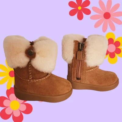 BOTAS UGG RAMONA BEBÉ PIEL CASTAÑO TALLA US 1 -- PRECIO DE VENTA SUGERIDO POR EL FABRICANTE $70 Foto 1 de 4