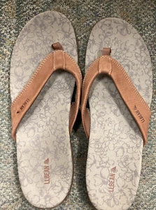 L.L. BEAN WOMEN'S 299716 RUN ABOUT THONG FLIP FLOP SANDALS SIZE 11M - Picture 1 of 4