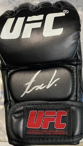 ALEXANDER VOLKANOVSKI SIGNED GLOVE +photo proof - Foto 1 di 2