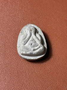 Amuleto de Buda Tailandés de Colección Phra Pidta Ojos Cerrados Talismán Bendito - Imagen 1 de 3