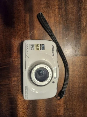 Nikon Coolpix W100 Digital Camera 13.2 Megapixels 3x Optical Zoom With Cord/box - Image 1 of 4