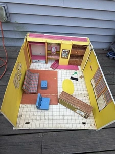1962 Mattel Barbie's Dream House modello moda adolescente con mobili originale - Foto 1 di 19